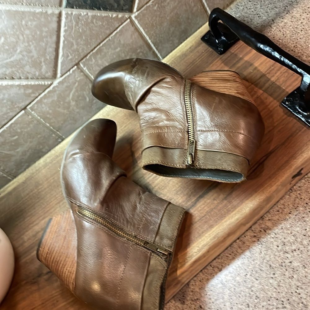 OTBT Rhinelander Leather Zip Up Booties - 7.5 - Picture 6 of 10